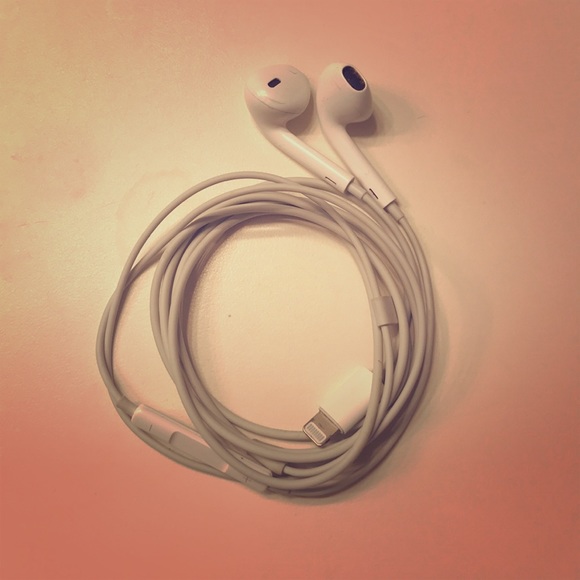 Earphones - Picture 1 of 1